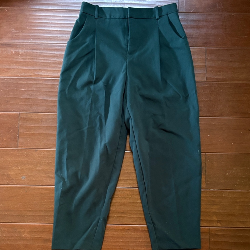 High-Waist Tapered trousers in Deep Green